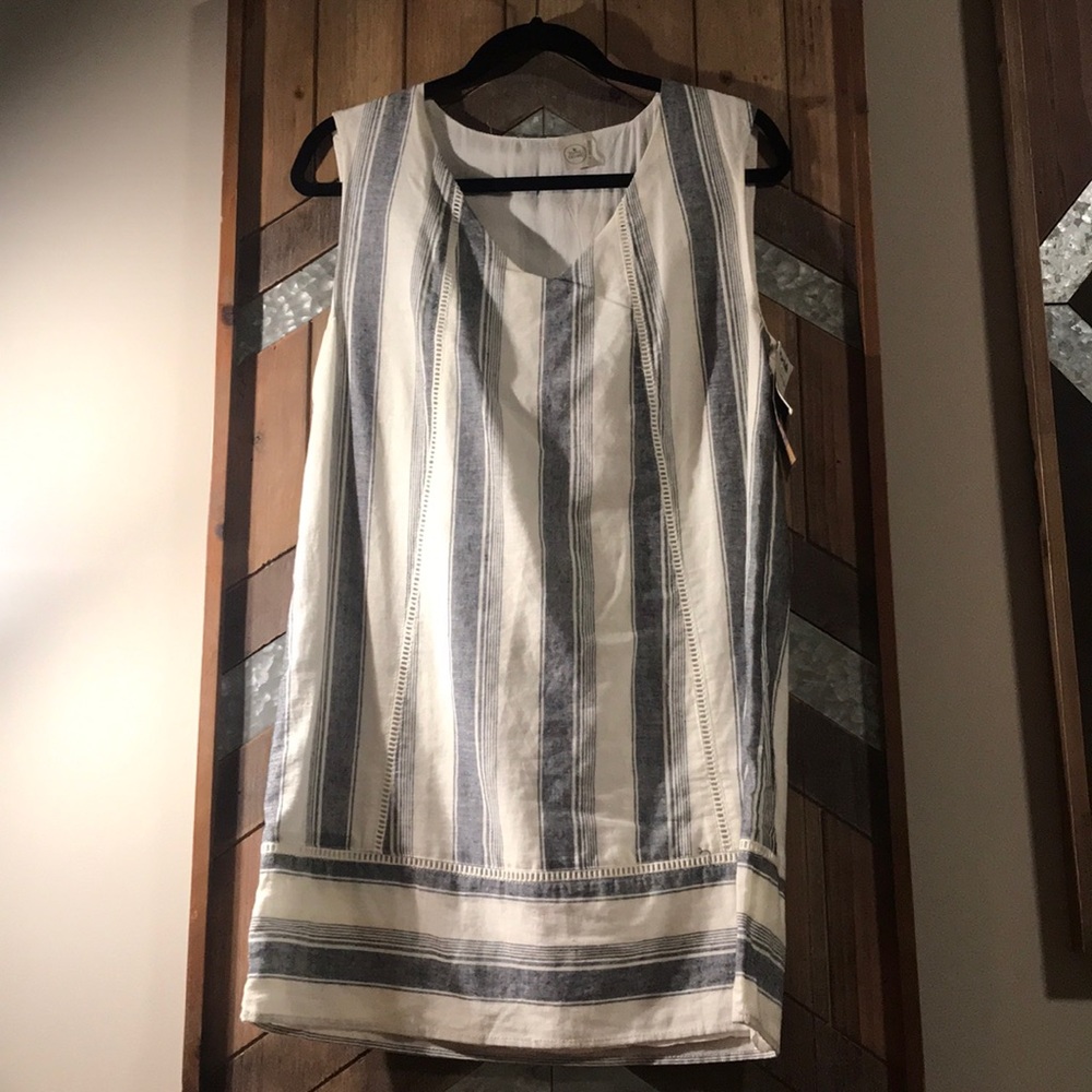 No sleeve dress.